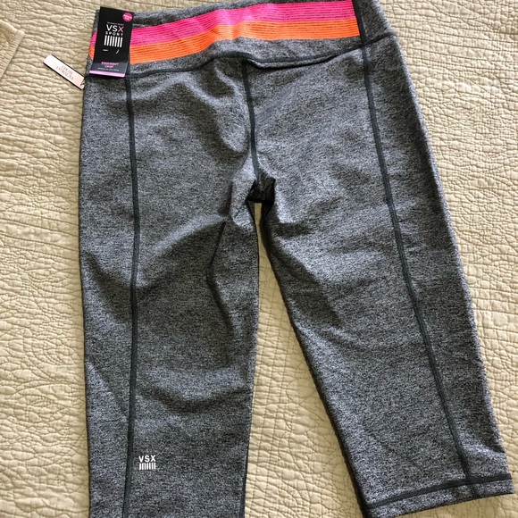 Victoria’s Secret Sport Knockout Crop L - Picture 2 of 4
